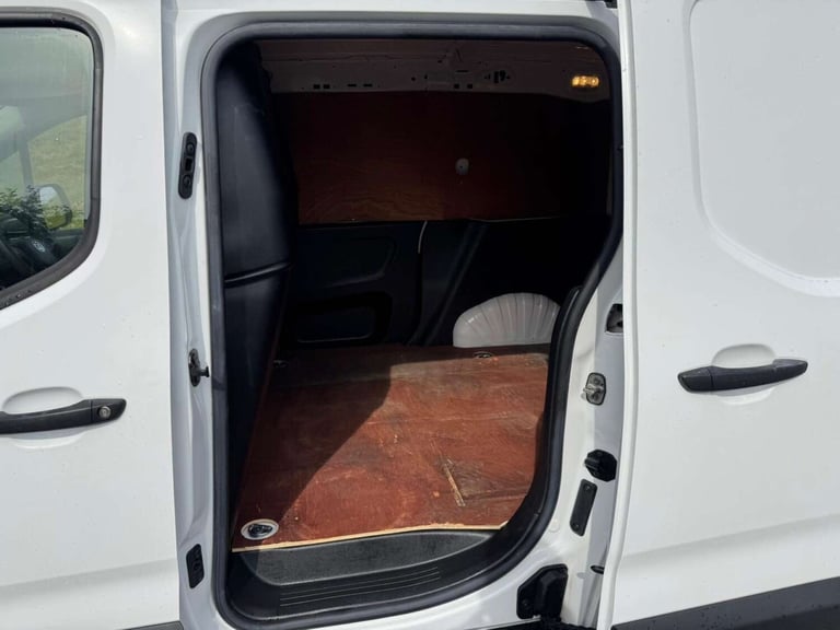 2020 Vauxhall Combo 1.5 Combo 2300 Sportive S/S Panel Van Diesel Manual