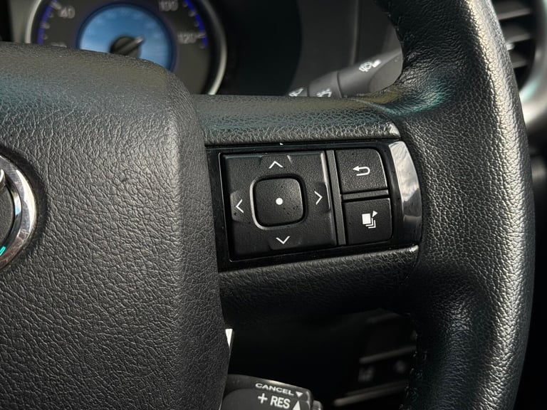 2018 Toyota Hilux 2.4 D-4D Invincible Auto 4WD Euro 6 (s/s) 4dr (TSS) PICK UP Diesel Automatic