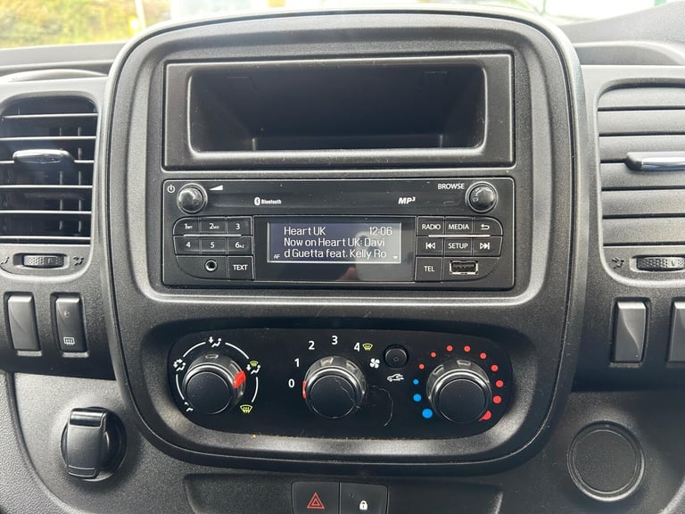 2019 Renault Trafic 1.6 dCi 27 Business SWB Standard Roof Euro 6 5dr PANEL VAN Diesel Manual