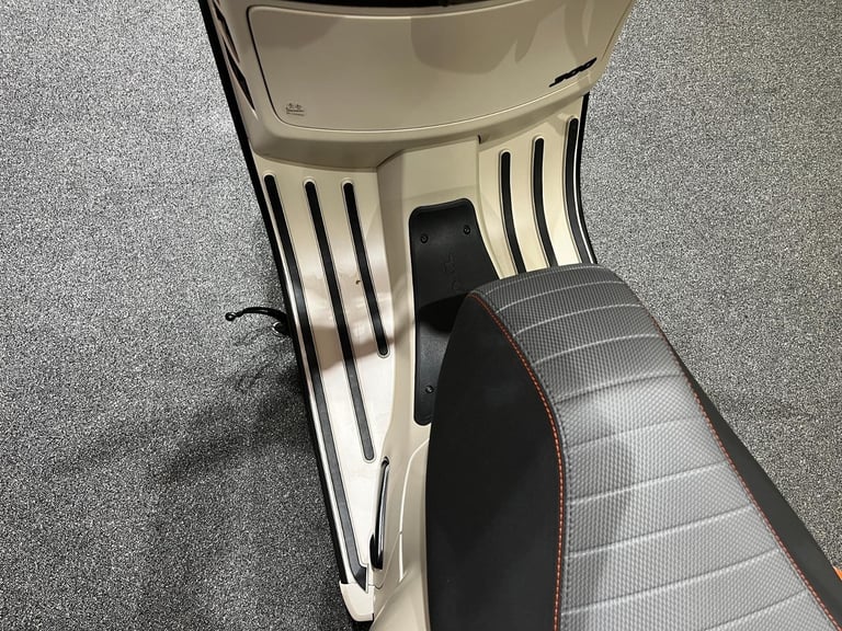 Piaggio Vespa GT GTV 300 scooter, 2024