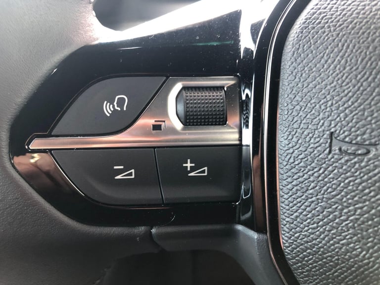 2025 Peugeot 2008 1.2 PureTech Allure Euro 6 (s/s) 5dr HATCHBACK Petrol Manual