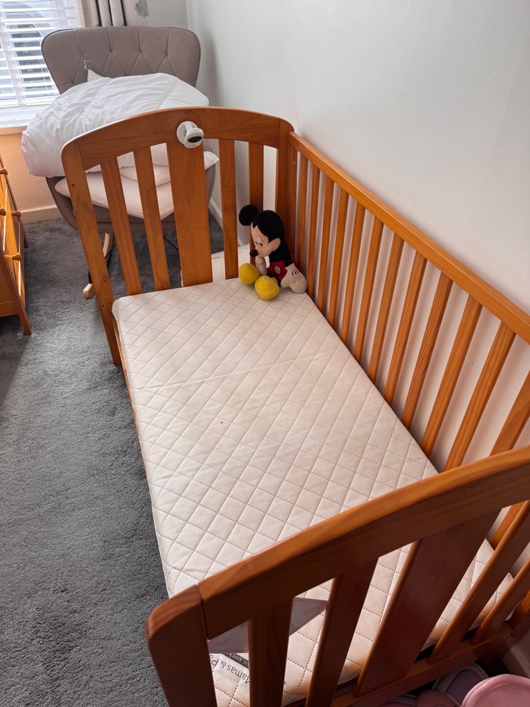 Mamas and papas cot/bed inc mattress 