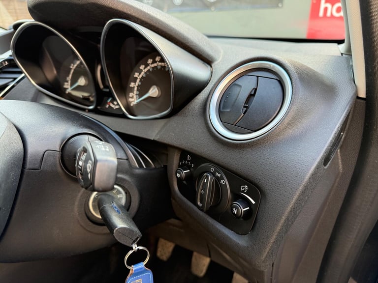 2015 Ford Fiesta 1.25 Zetec Euro 6 5dr HATCHBACK Petrol Manual