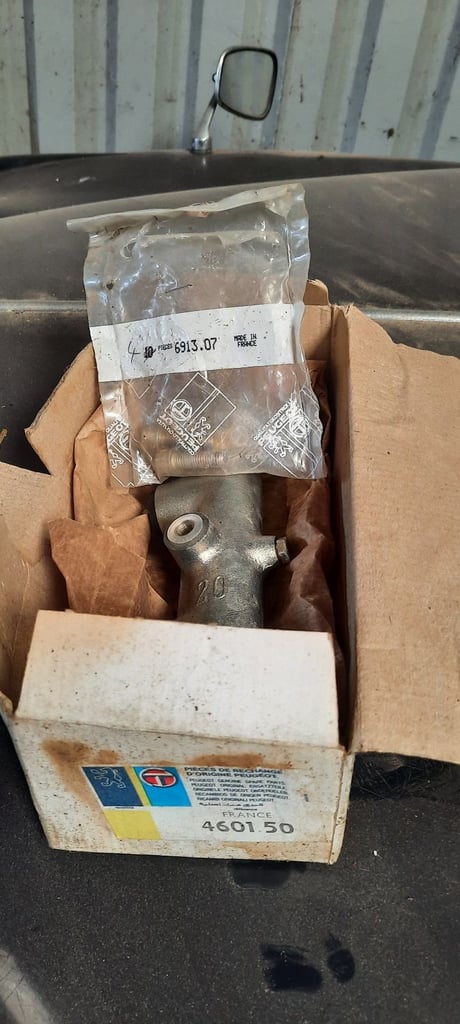4601 50 Peugeot Brake Master Cylinder