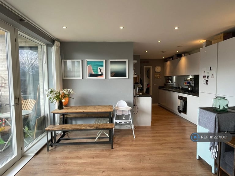 image for 2 bedroom flat in St. James's Crescent, London, SW9 (2 bed) (#2271001)