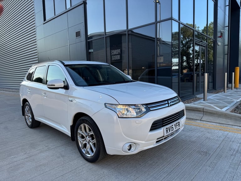 image for 2015 Mitsubishi Outlander 2.0 PHEV GX4hs 5dr Auto ESTATE Petrol Parallel Phev Automatic