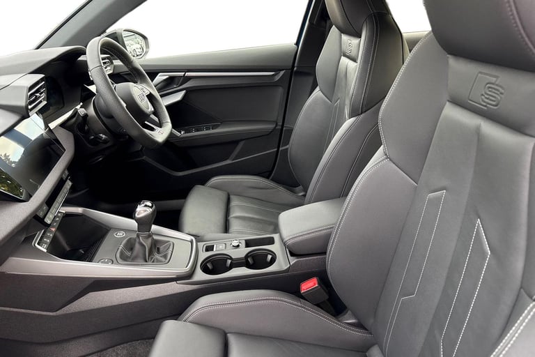 2025 Audi A3 Black Edition 35 TFSI  150 PS 6-speed Saloon PETROL Manual