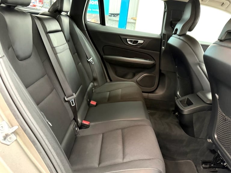 2019 68 VOLVO V60 2.0 D4 MOMENTUM ESTATE 5DR DIESEL AUTO EURO 6 (S/S) (190 PS) D