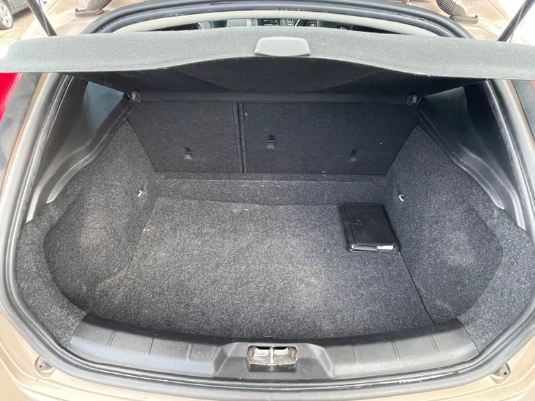 2014 Volvo V40 Cross Country 1.6 D2 CROSS COUNTRY SE AUTOMATIC 5-Door Diesel