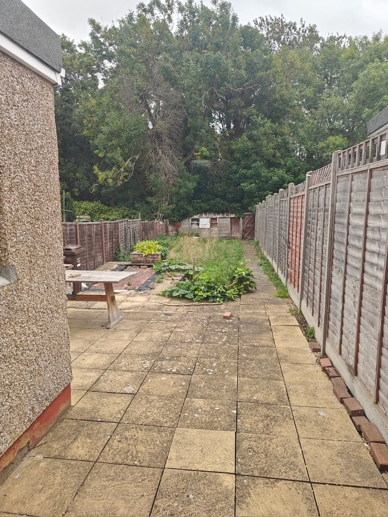BEAUTIFUL 3 BEDROOM HOSUE TO RENT IN FELTHAM