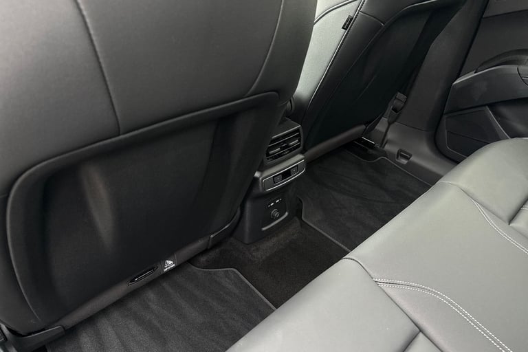 2024 Audi Q4 e-tron Q4 Sportback S line 45 e-tron  210,00 kW SUV ELECTRIC Automatic