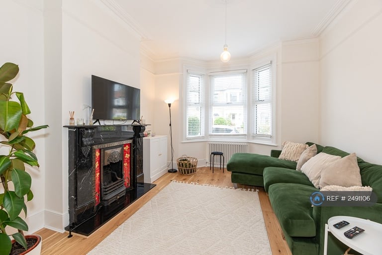 3 bedroom house in Medusa Road, London, SE6 (3 bed) (#2491106)