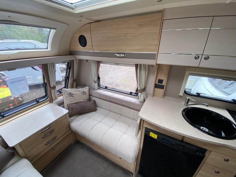 ELDDIS RAMBLER 18/4 - 2017 - ISLAND BED - 4 BERTH - MOVER - PRISTINE 