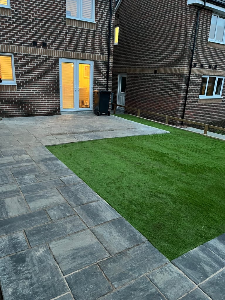 Paving patios tarmac Garden tidy ups fenceing turfing Slabing