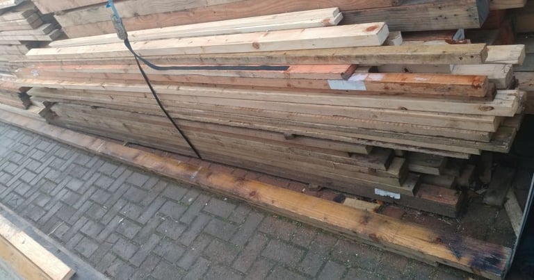 american & canadian wood pallet beams and posts various sizes all used once as new from 30p per foot