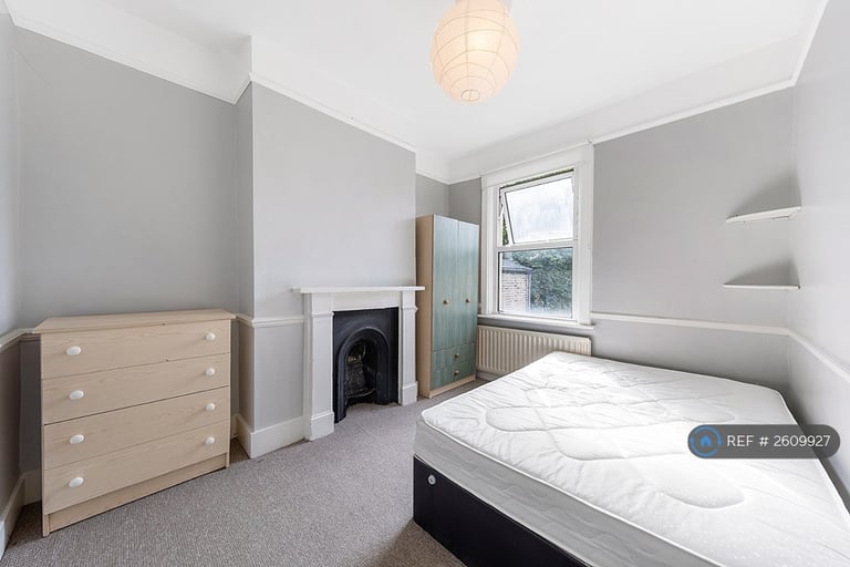 4 bedroom house in Kincaid Road, London, SE15 (4 bed) (#2609927)