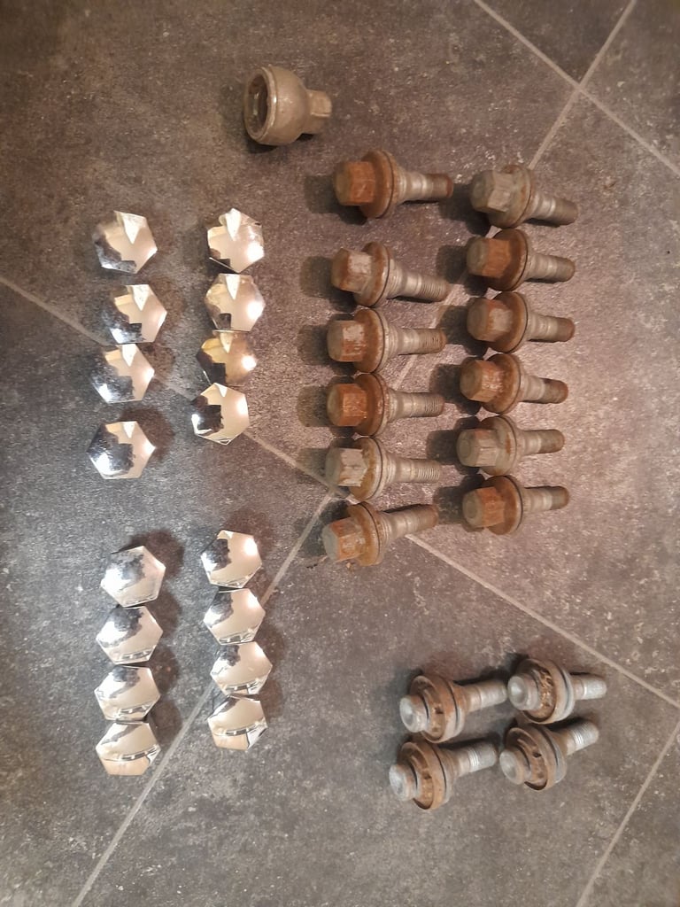 Wheel nuts for peugeot or citroen 