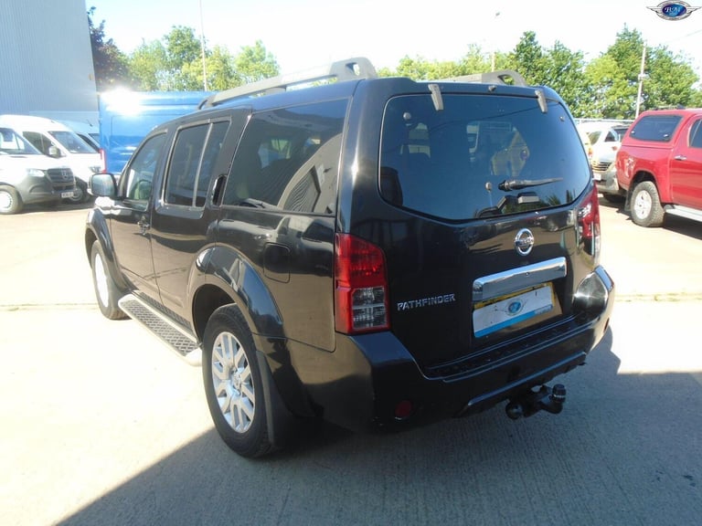 NISSAN PATHFINDER 2.5 dCi Tekna Black Manual Diesel 2011