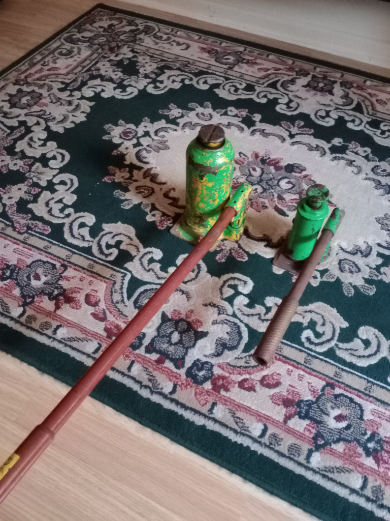 Two bottle jacks 