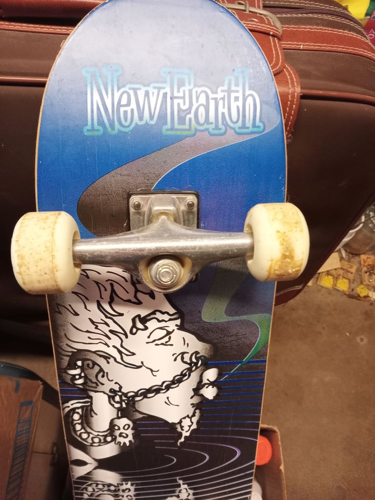 " New Earth " Skateboard 80cm * Ormesby 