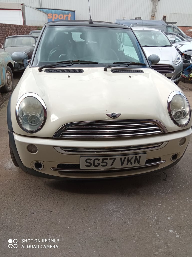 image for Mini One Convertible Runs Drives Roof works needs MOT