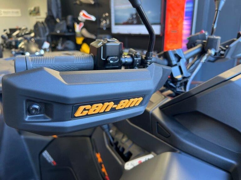 Can-Am Outlander 1000 XT-P T 1000R with ABS ATV Quad