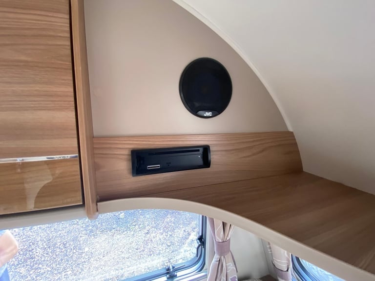 BAILEY UNICORN VALENCIA - 2015 - FIXED BED - 4 BERTH - MOVER - PRISTINE 