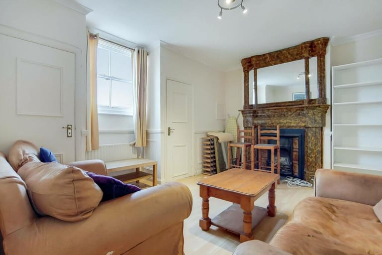3 bedroom flat in Balham Hill, London, SW12
