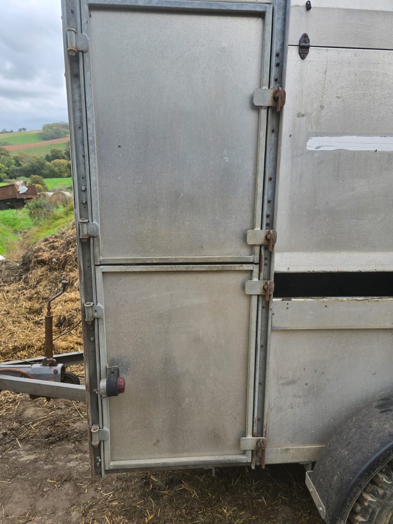 I for Williams cattle box 