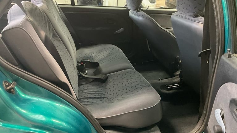 2001 51'reg Citroen Saxo 1.4 2 Desire 5 door AUTOMATIC **37,000 miles**