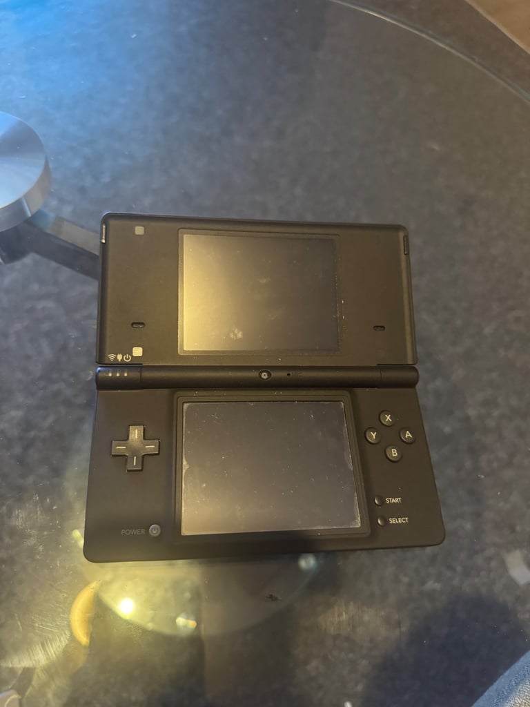 Great condition Nintendo DSI with 4 games, case and original stylus!