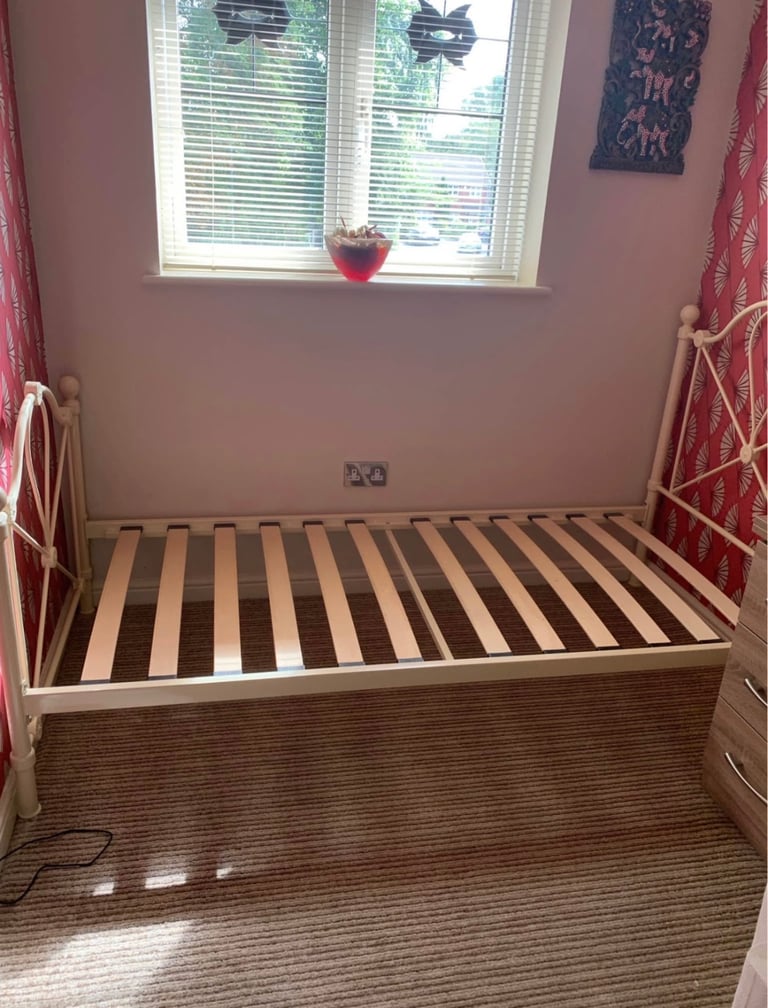 Single bed with mattress 