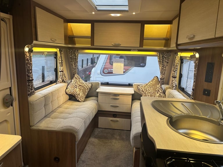 2019 VENUS 570-4, LIGHT WEIGHT FIXED BED, ONE OWNER, MOVER, ............NOW SOLD