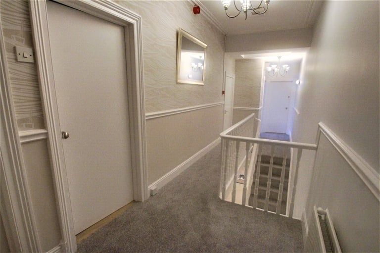 Double Bedroom in Professional Household