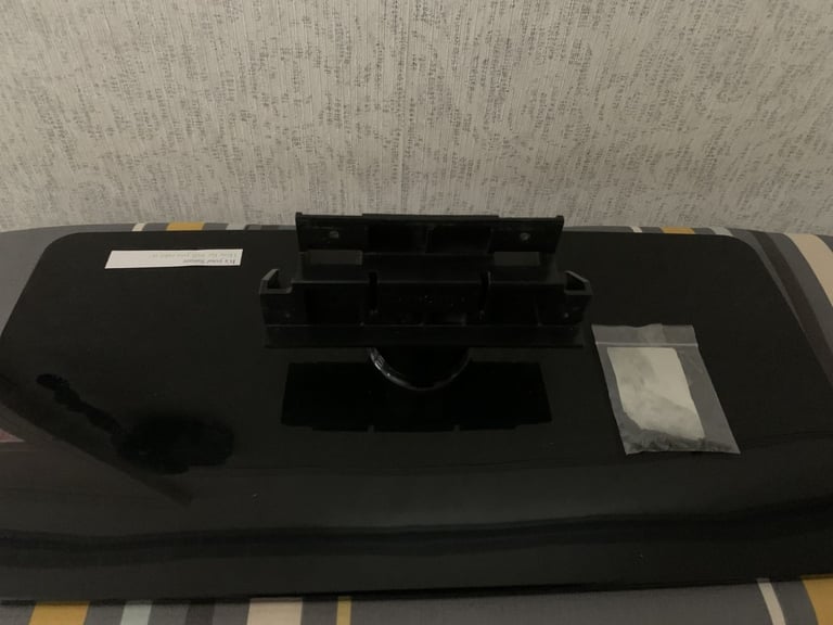 image for BN96-03989A LE40N73BD SAMSUNG PEDASTAL STAND