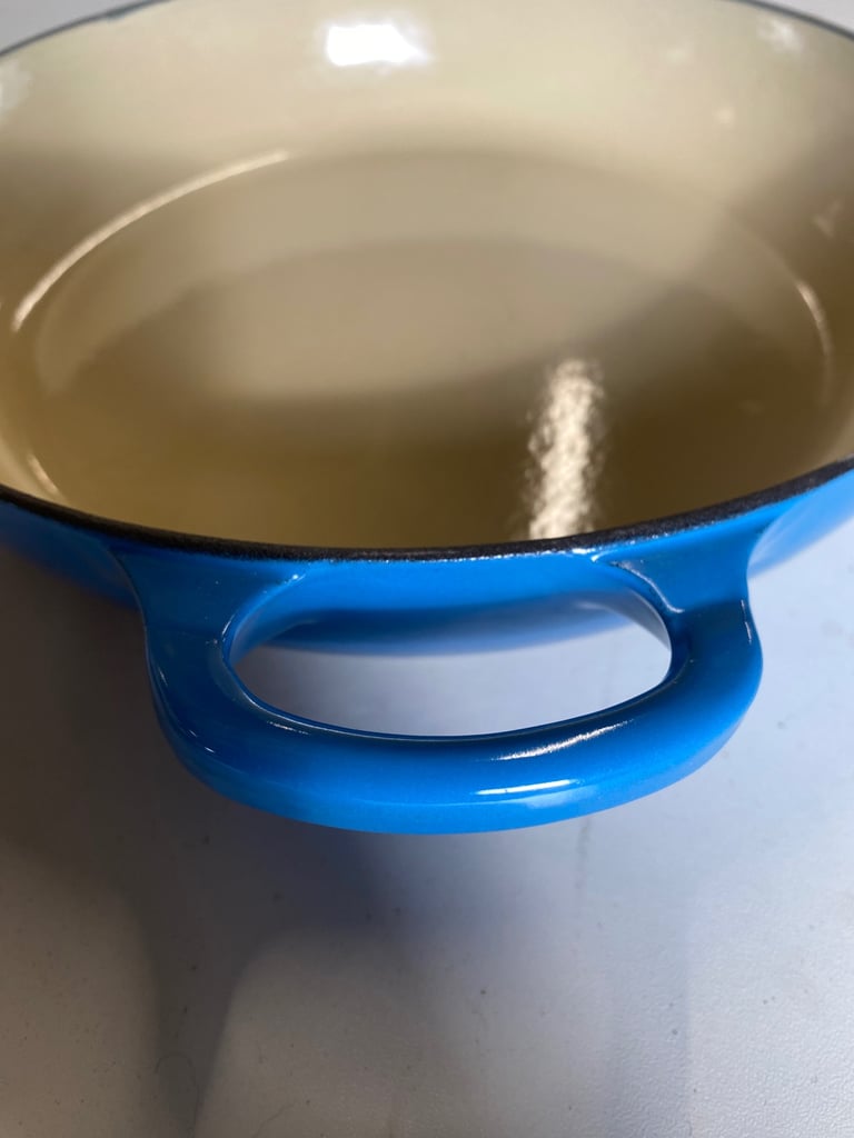 Le Creuset blue 26cm shallow 2.1ltr casserole dish with lid 