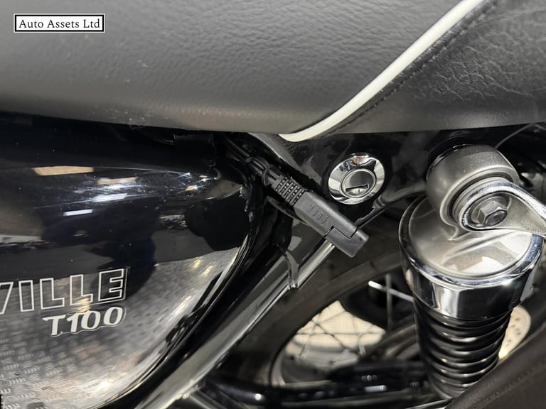 2024 Triumph BONNEVILLE Bonneville T100 (21MY) Roadster/Retro PETROL Manual