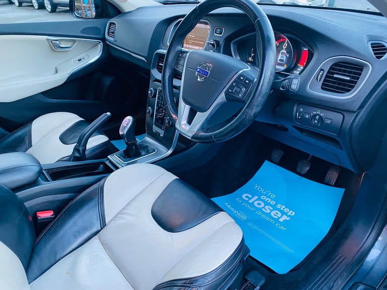 2013 Volvo V40 Cross Country 1.6 D2 Lux Nav Hatchback 5dr Diesel Manual Euro 5