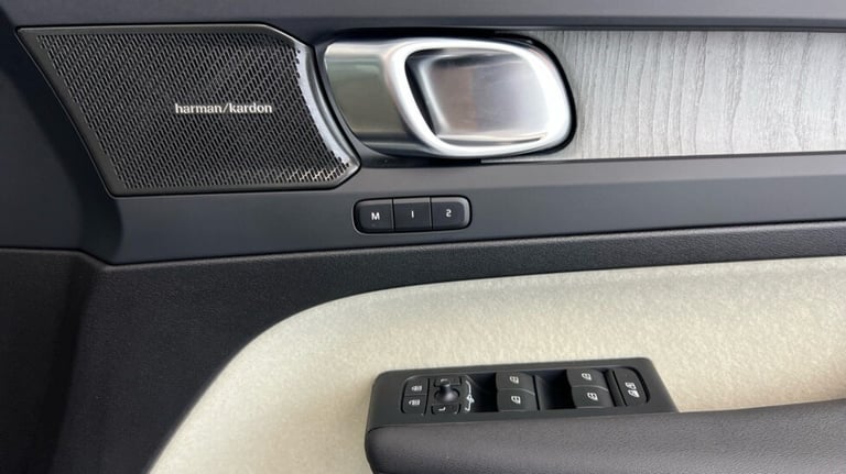 2024 Volvo XC40 Ultra, B3 Mild hybrid, Petrol, Bright (Blond Leather, Panoramic Sunroof) Estate P...