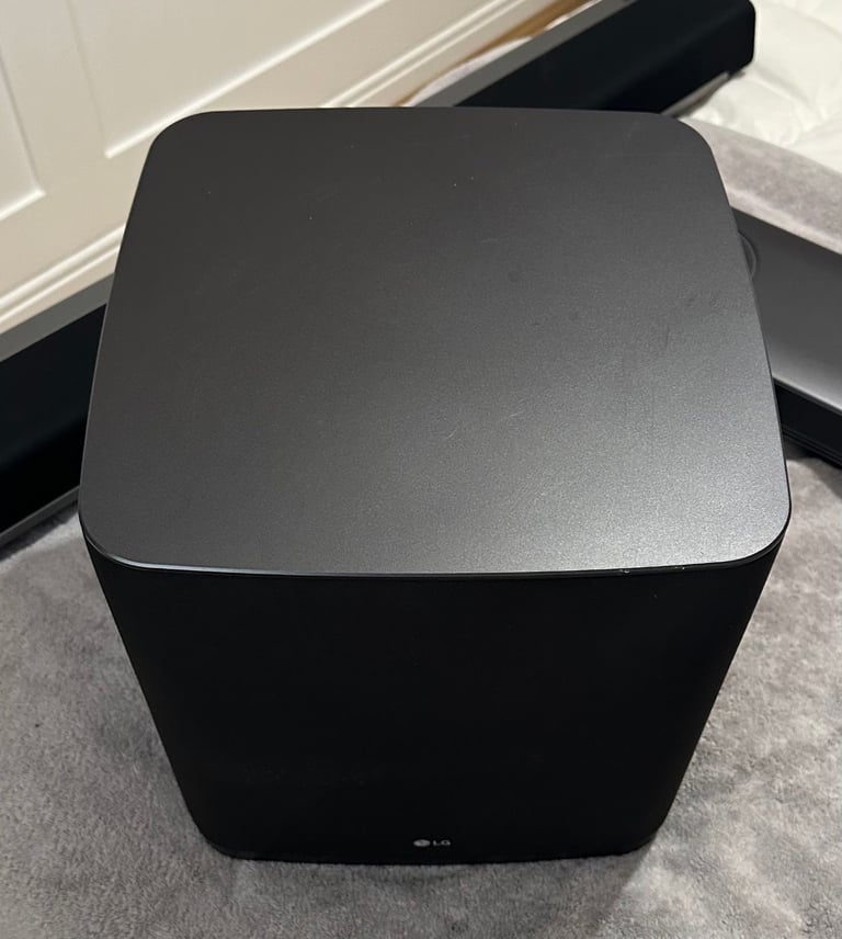 LG Sound bar and subwoofer - surround sound 