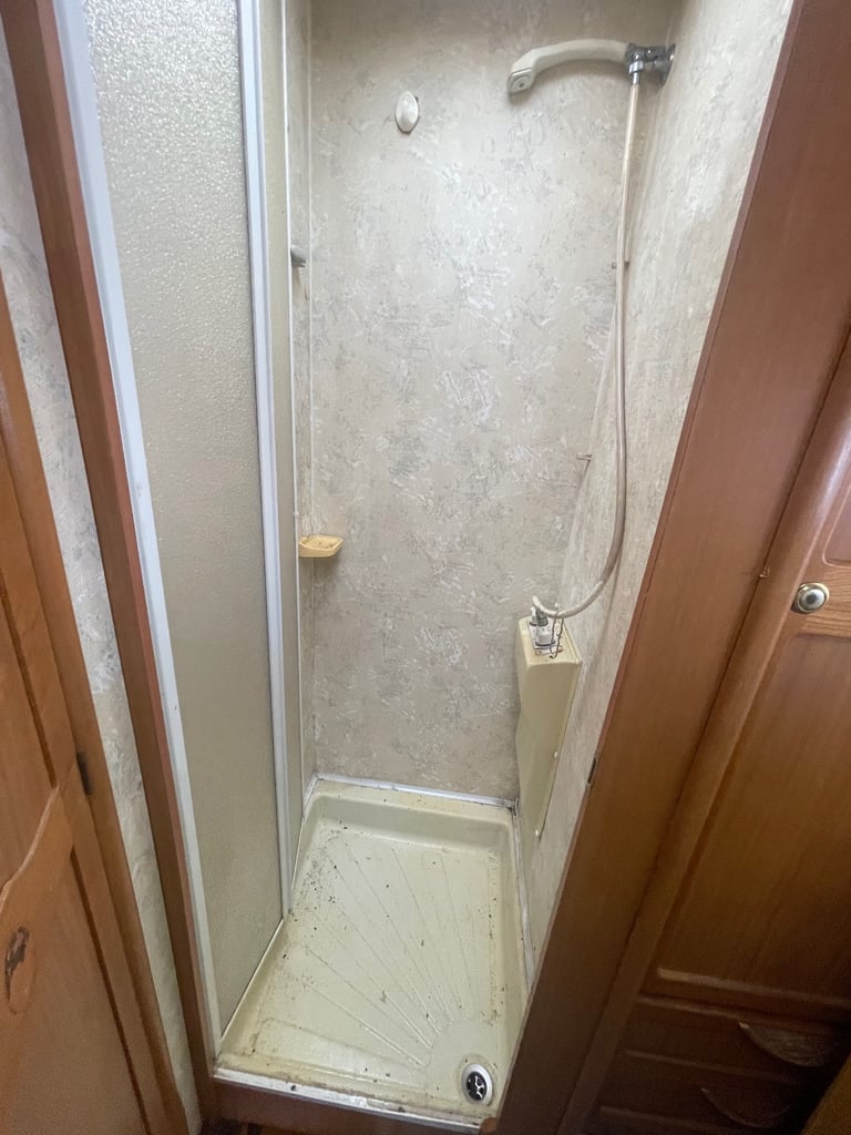 2005 caravan 4 beds 