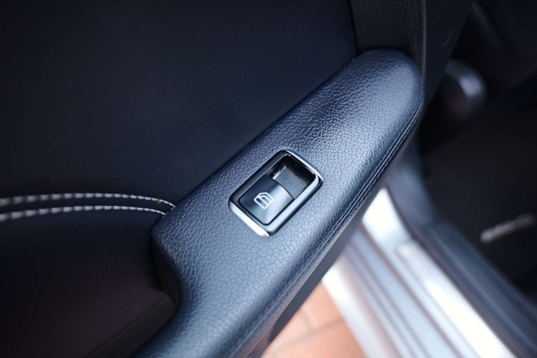 2015 Mercedes-Benz E Class 2.1 E220 AMG Line Bluetec Auto 4dr Saloon Diesel Automatic