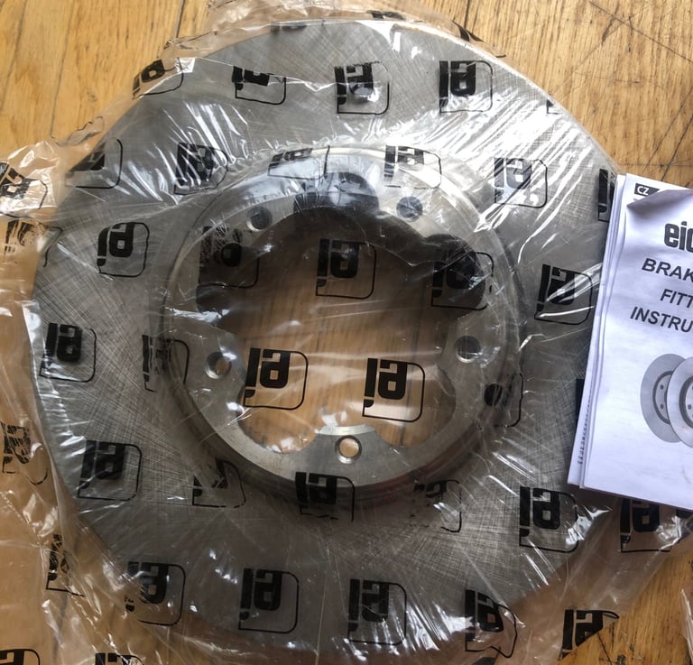2017 transit custom front discs and pads brand new as seen in pics 