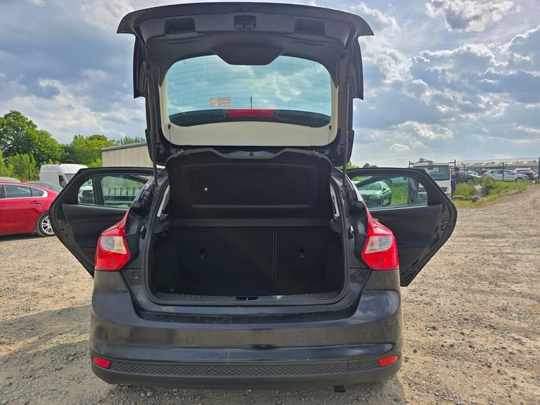 2013 Ford Focus 1.6 Zetec Powershift Euro 5 5dr Hatchback Petrol Automatic