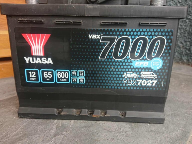 Like new car or van battery yuasa 12v  65ah 600a star - stop 