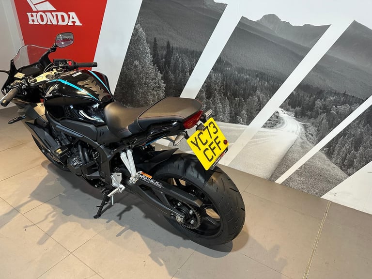 Honda CBR 650 R 2023 with only 988 miles 