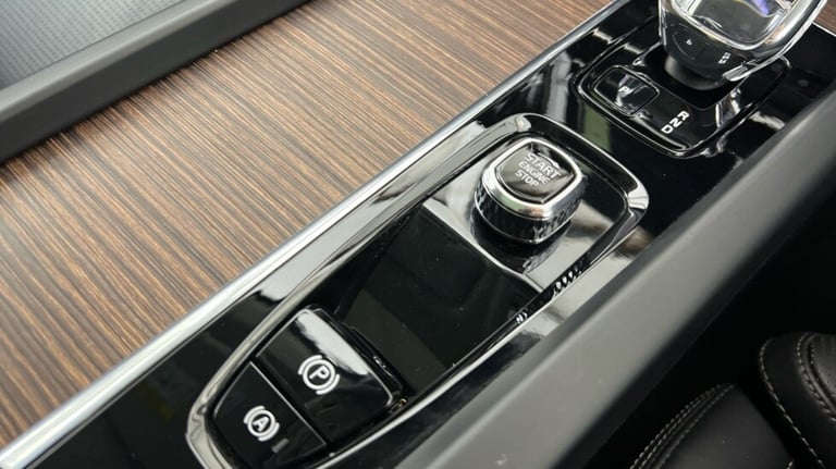 2022 Volvo XC60 Ultimate, B5 AWD mild hybrid, Petrol, Dark Estate Petrol Automatic