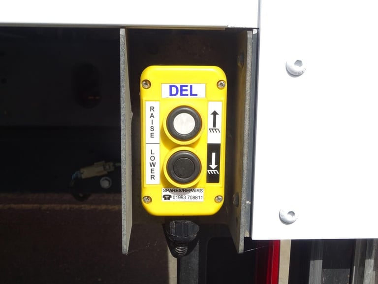 2021 Ford Transit 2.0 350 EcoBlue Leader Luton 3dr Diesel Manual FWD L4 Euro 6 (s/s) (130 ps) CHA...