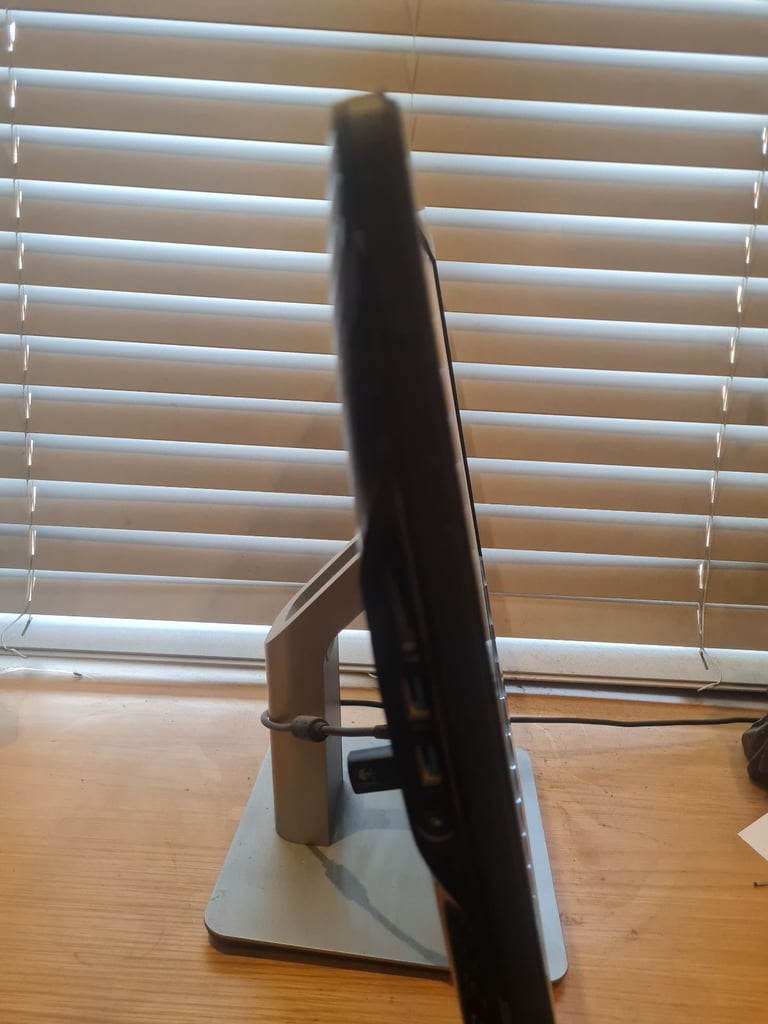 Dell pc All in 1 pc good condition, used only as a back up Windows 10 