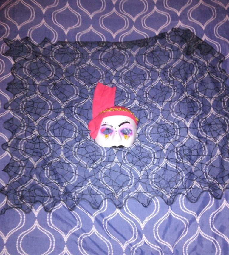 LOTS OF HALLOWEEN STUFF FOR SALE 